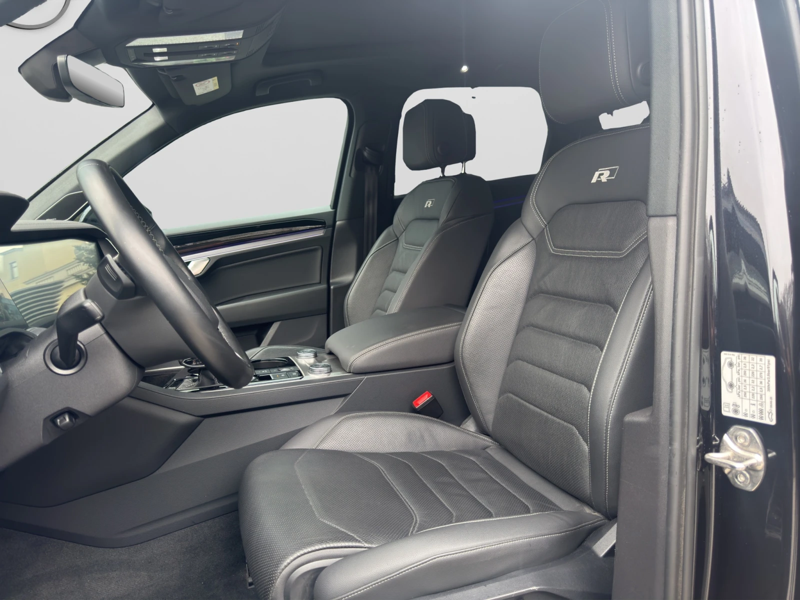 VW Touareg, снимка 6 - Автомобили и джипове - 54331811