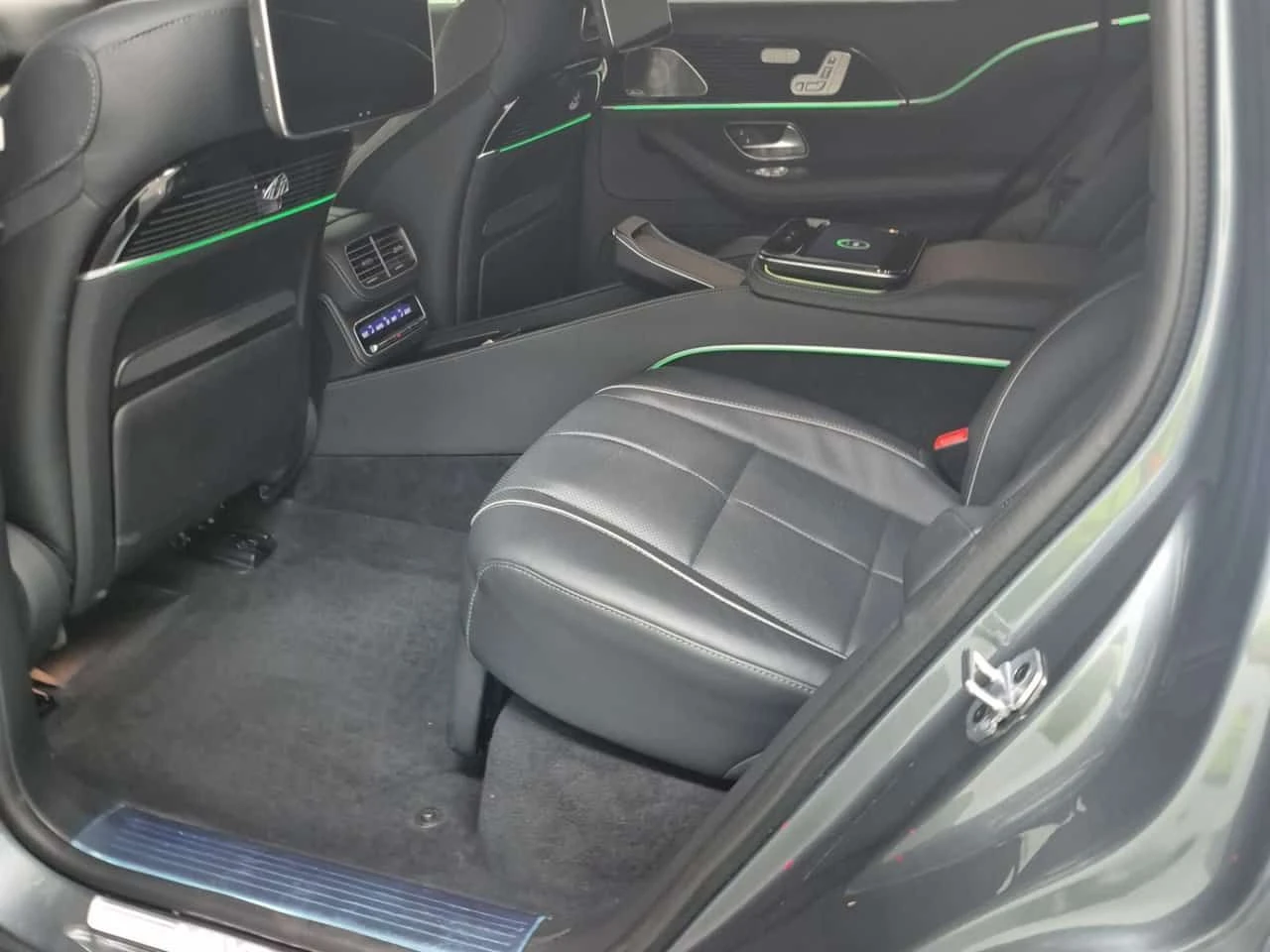 Mercedes-Benz GLS 600 * MAYBACH * CARFAX * ОПЦИЯ ЗА ФИНАНСИРАНЕ * , снимка 11 - Автомобили и джипове - 55347820