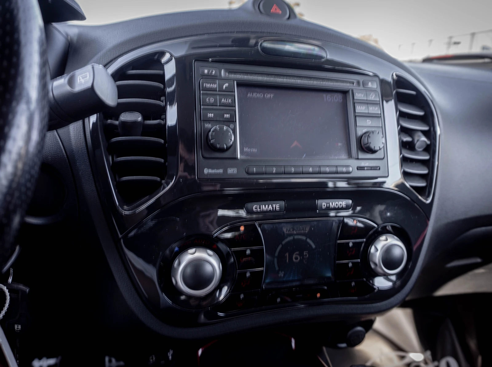 Nissan Juke 1.6 бензин ТОП! С ГАРАНЦИЯ! , снимка 13 - Автомобили и джипове - 55530417