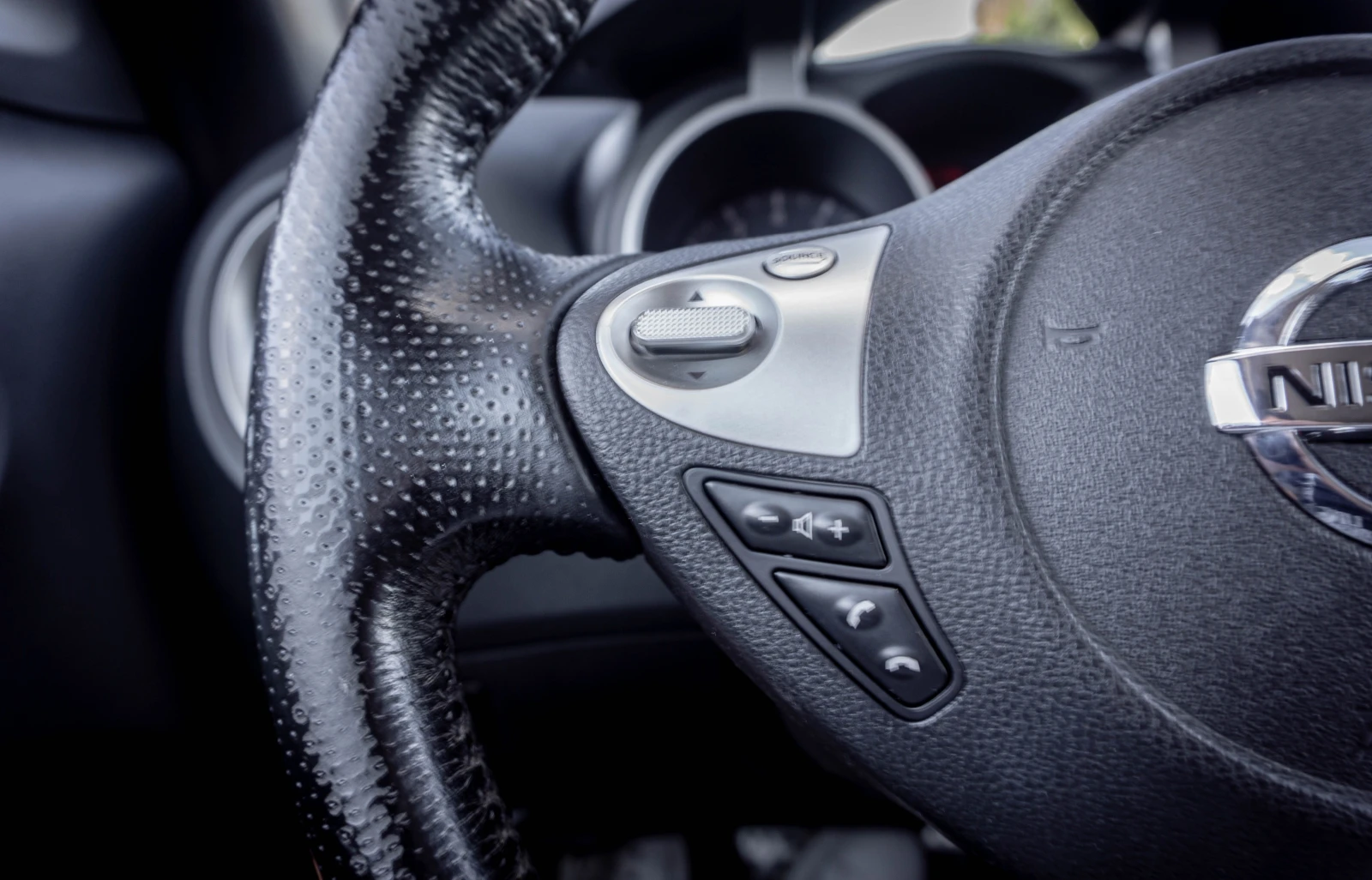 Nissan Juke 1.6 бензин ТОП! С ГАРАНЦИЯ! , снимка 15 - Автомобили и джипове - 55530417