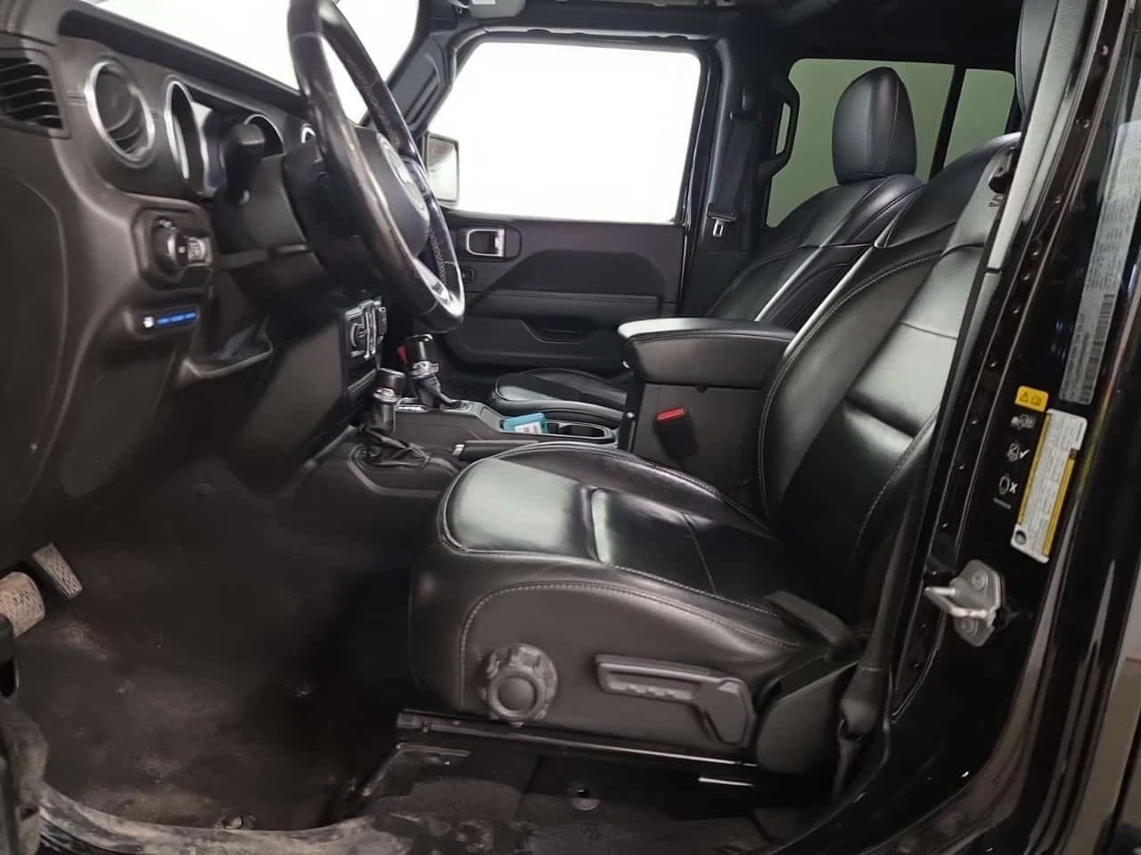 Jeep Wrangler UNLIMITED SAHARA / Carfax / Автокредит  , снимка 5 - Автомобили и джипове - 56323664