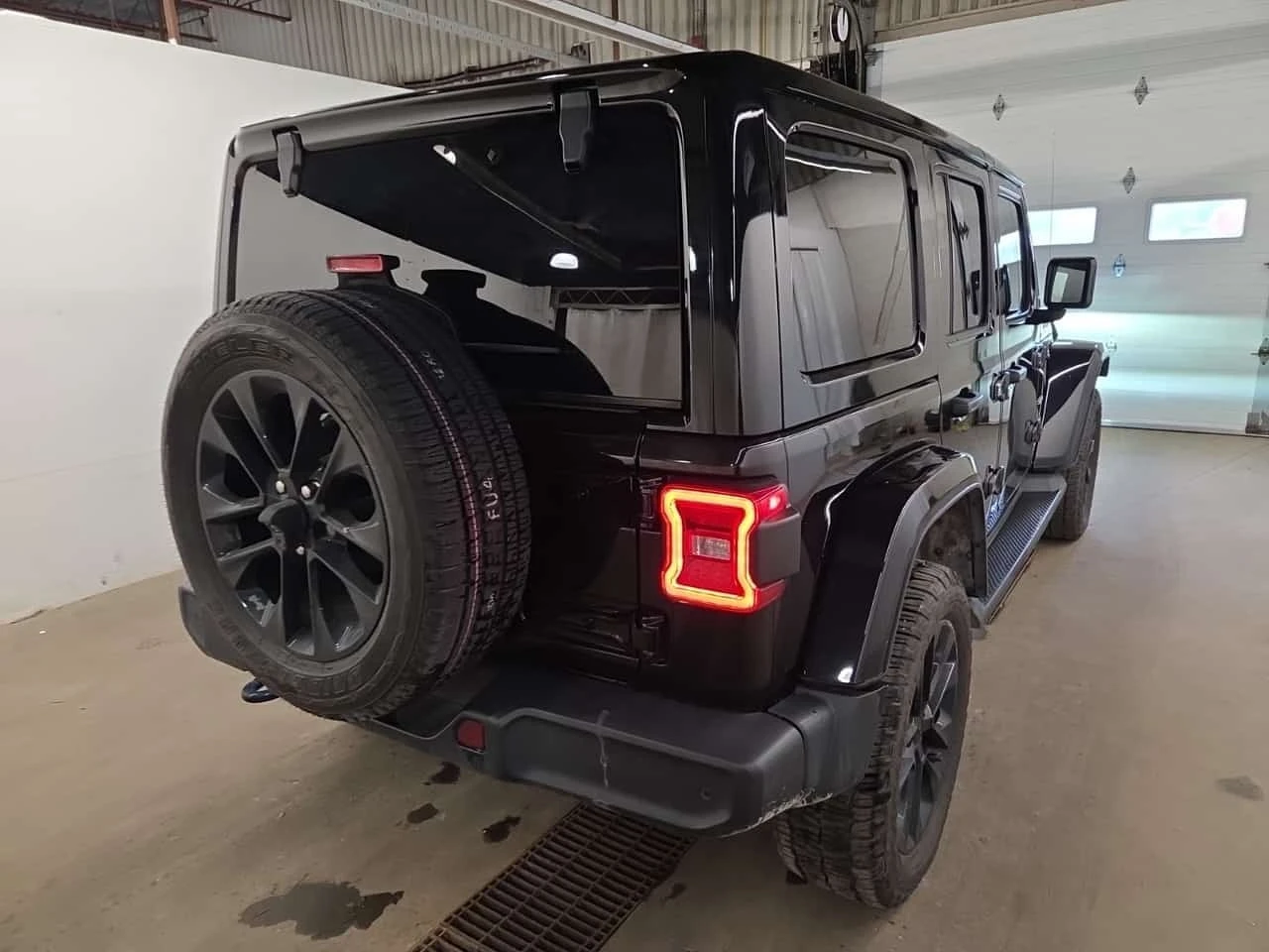 Jeep Wrangler UNLIMITED SAHARA / Carfax / Автокредит  , снимка 3 - Автомобили и джипове - 56323664