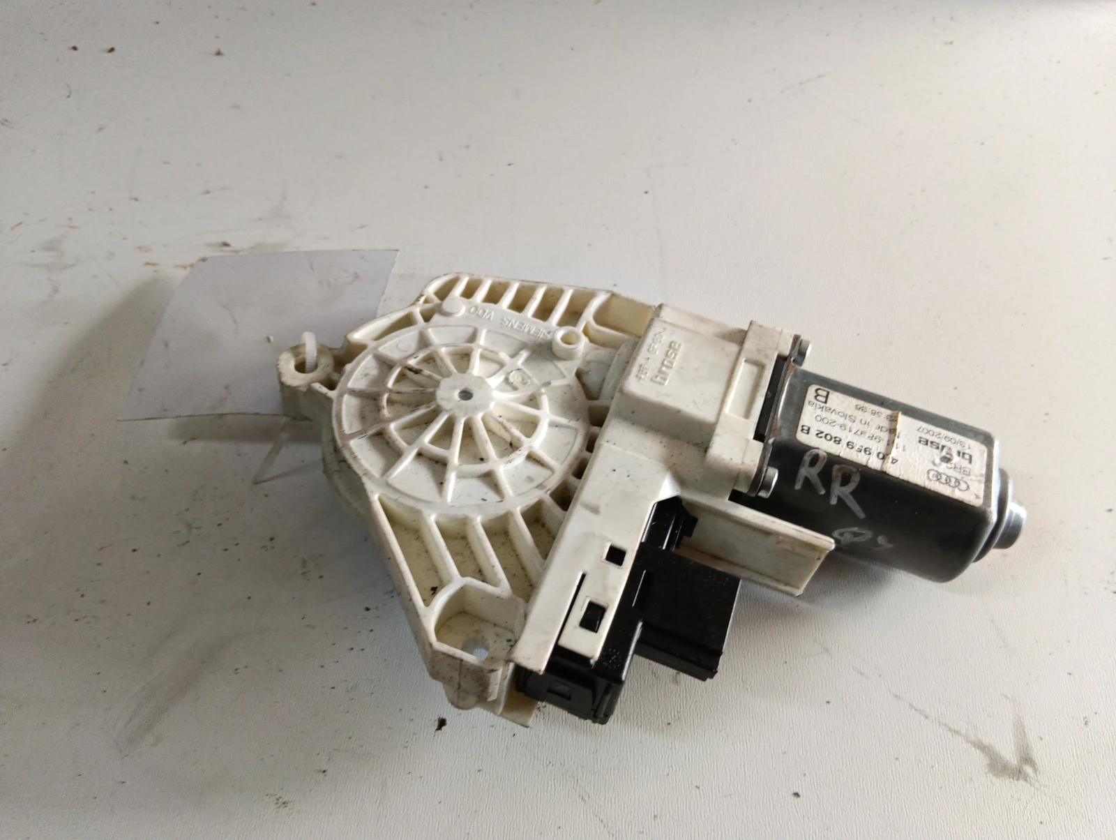 ел.машинка за задно дясно  4L0959802B Audi Q7