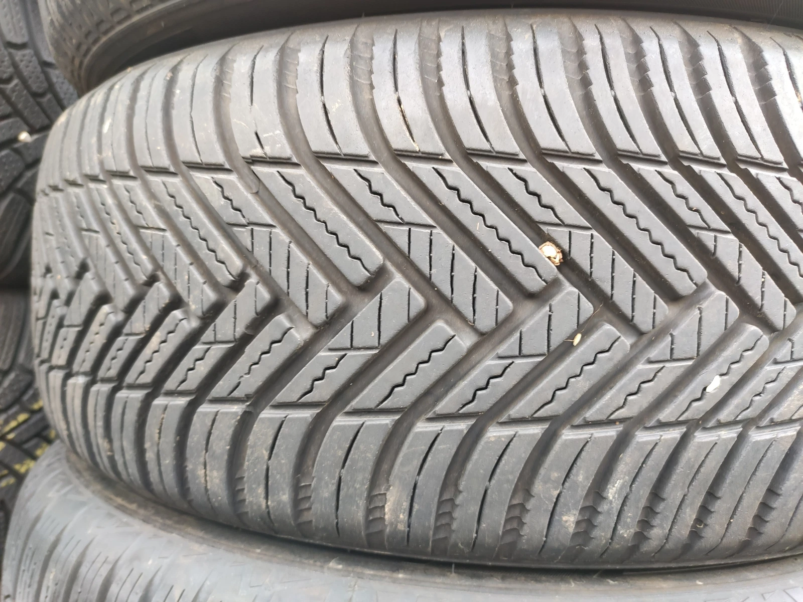 Гуми Всесезонни 205/55R17, снимка 4 - Гуми и джанти - 55485969