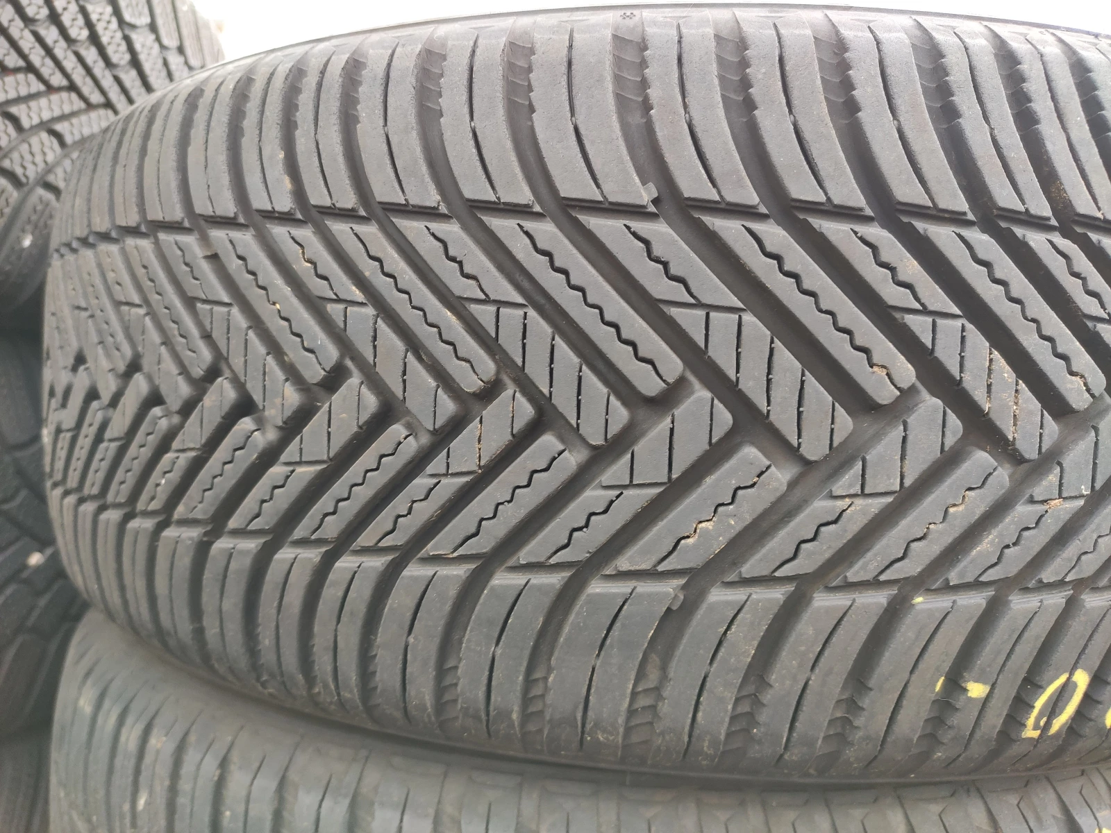 Гуми Всесезонни 205/55R17, снимка 3 - Гуми и джанти - 55485969
