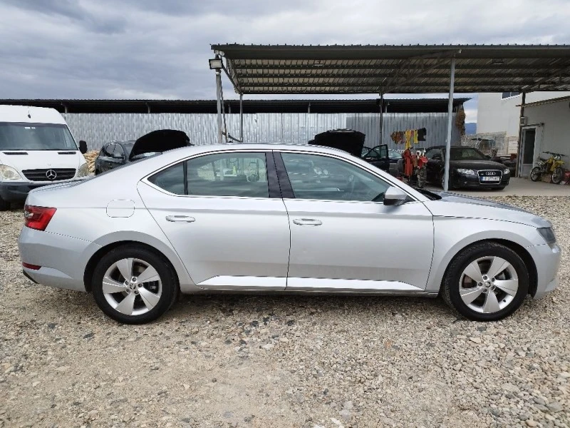 Skoda Superb 2.0 TDI, снимка 8 - Автомобили и джипове - 40022905