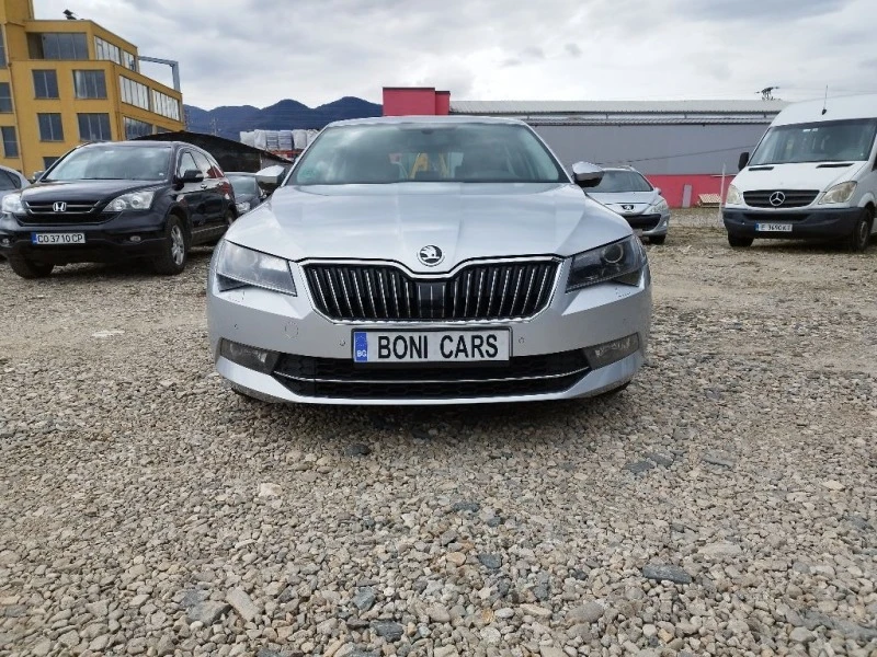 Skoda Superb 2.0 TDI, снимка 3 - Автомобили и джипове - 40022905