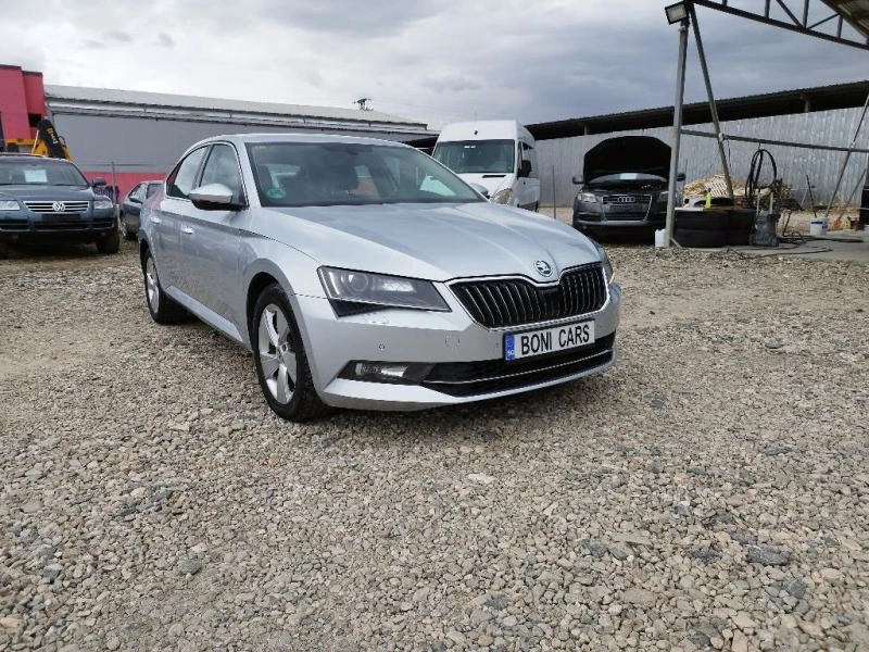 Skoda Superb 2.0 TDI, снимка 2 - Автомобили и джипове - 40022905