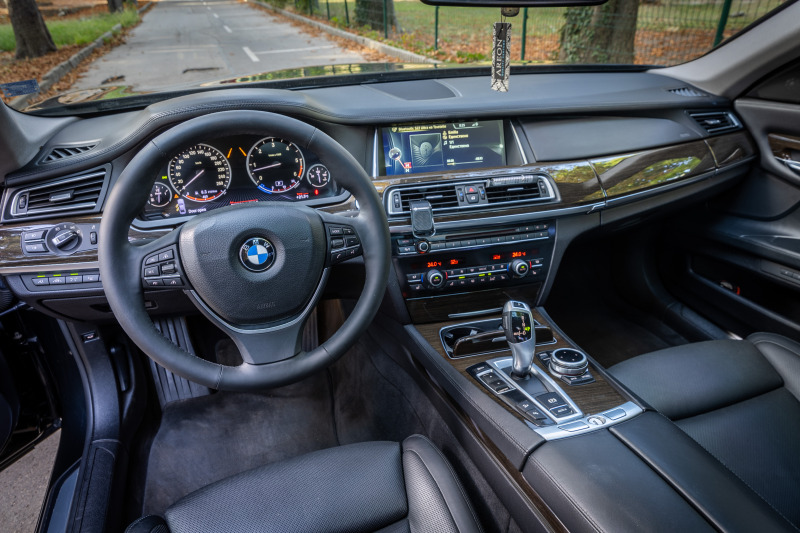 BMW 740 30000км гаранция, снимка 11 - Автомобили и джипове - 44357041