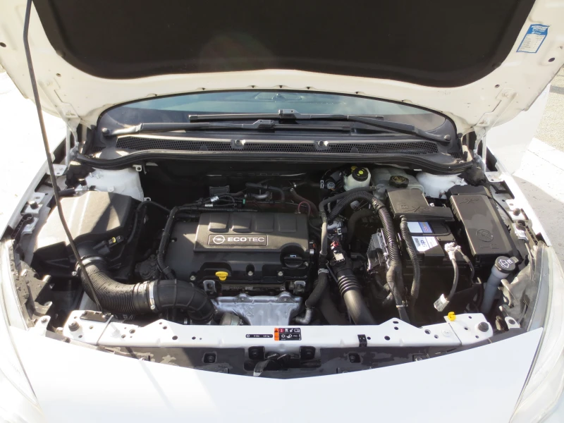 Opel Astra 1.4 i* TURBO* , снимка 17 - Автомобили и джипове - 52401044