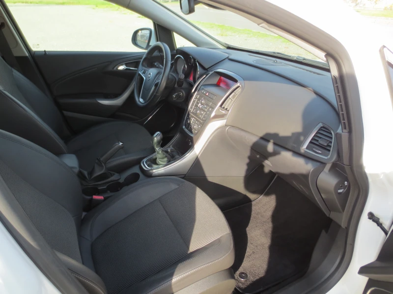Opel Astra 1.4 i* TURBO* , снимка 14 - Автомобили и джипове - 52401044