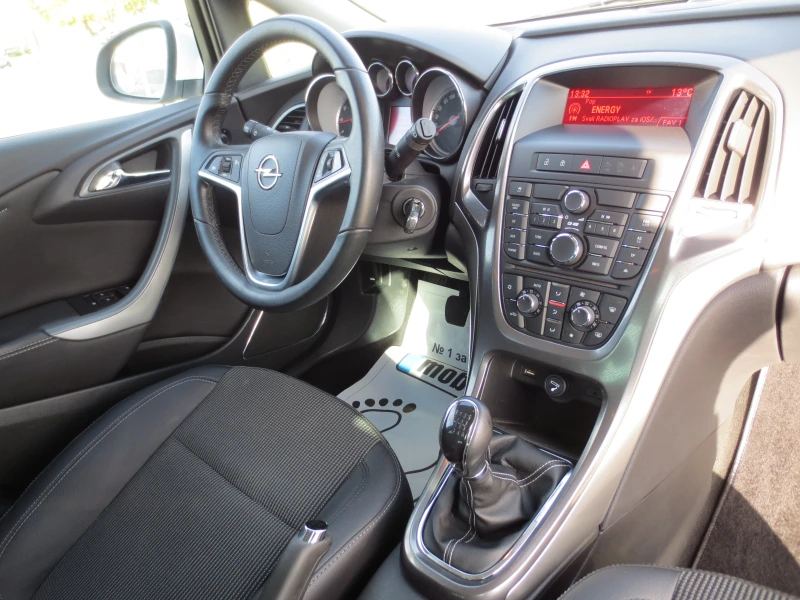 Opel Astra 1.4 i* TURBO* , снимка 16 - Автомобили и джипове - 52401044