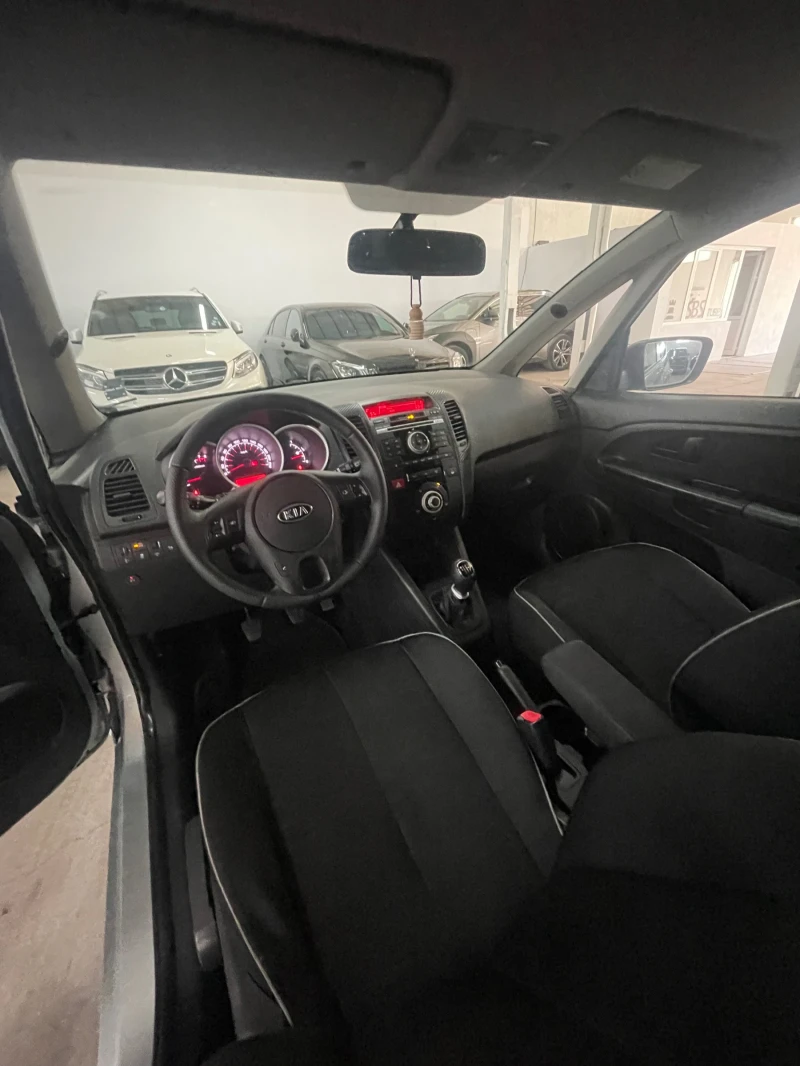 Kia Venga 1.4/LPG/ОБСЛУЖЕНА!!!, снимка 15 - Автомобили и джипове - 52855330