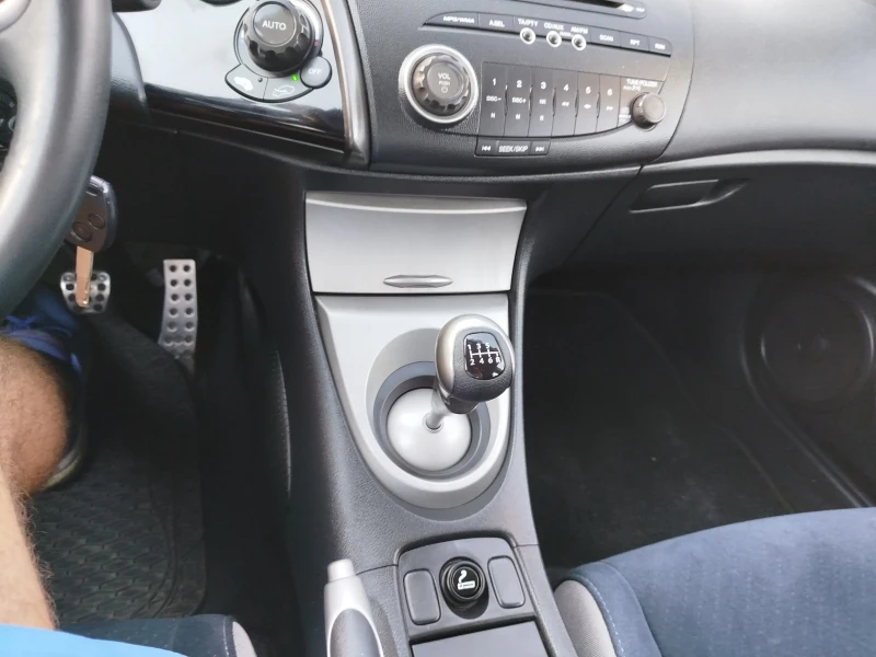 Honda Civic 1.4i sport EURO4, снимка 15 - Автомобили и джипове - 53512022