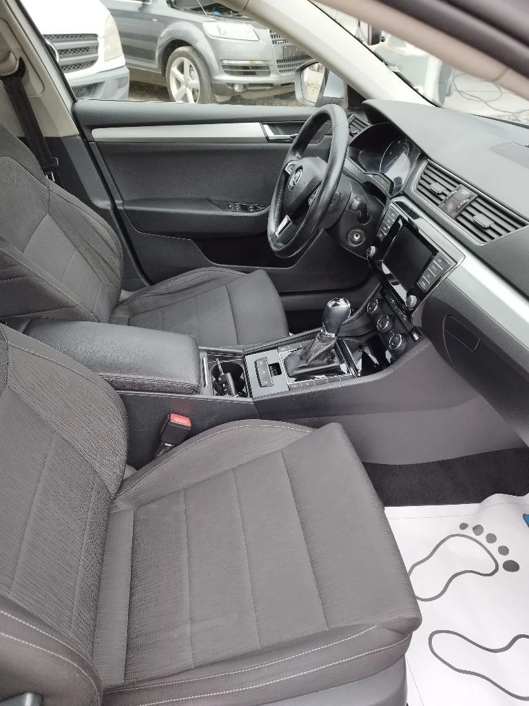 Skoda Superb 2.0 TDI, снимка 12 - Автомобили и джипове - 40022905