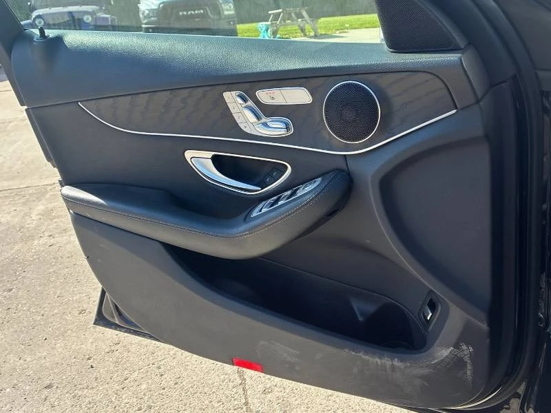 Mercedes-Benz C 300 * 4MATIC * PANO * ПОДГРЕВ * ПАМЕТ * 2 КЛЮЧА, снимка 16 - Автомобили и джипове - 54841636