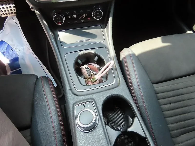 Mercedes-Benz CLA 250 4Matic Amg Line, снимка 13 - Автомобили и джипове - 55037924