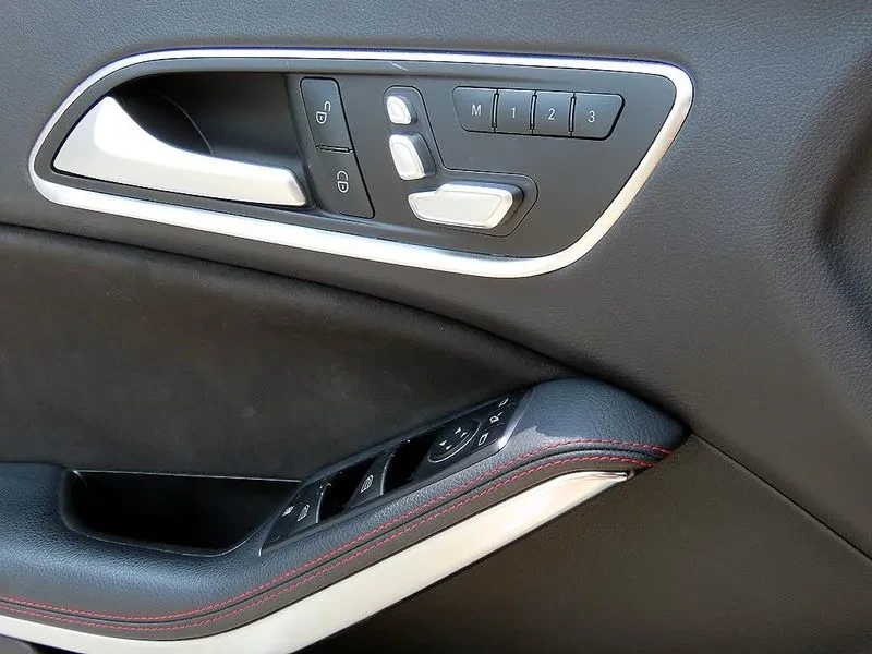 Mercedes-Benz CLA 250 4Matic Amg Line, снимка 11 - Автомобили и джипове - 55037924
