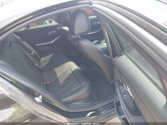 BMW 330 * xDrive* КОЖА* ПОДГРЕВ* ШИБИДАХ* КАМЕРА* , снимка 8 - Автомобили и джипове - 55452285
