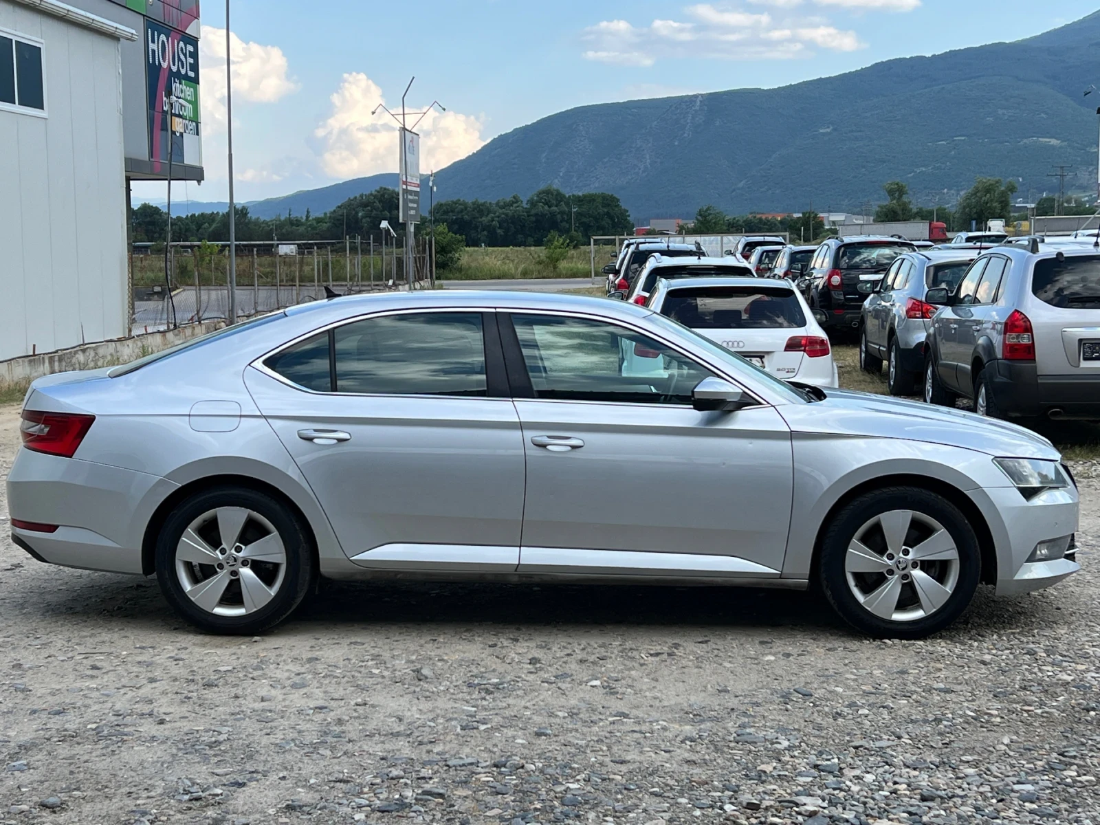 Skoda Superb 2.0 TDI-150к.с./Парктроник/Нави/Ел. Багажник/Euro6 - изображение 4