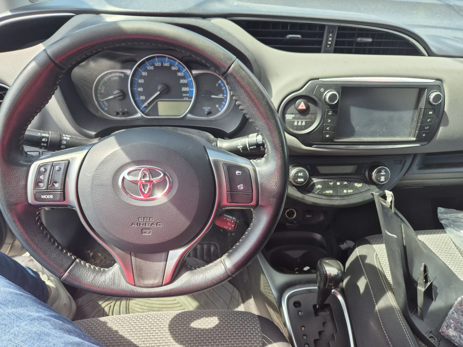 Toyota Yaris 1.5 хибрид, АВТОМАТ, ЕВРО 6 - изображение 8