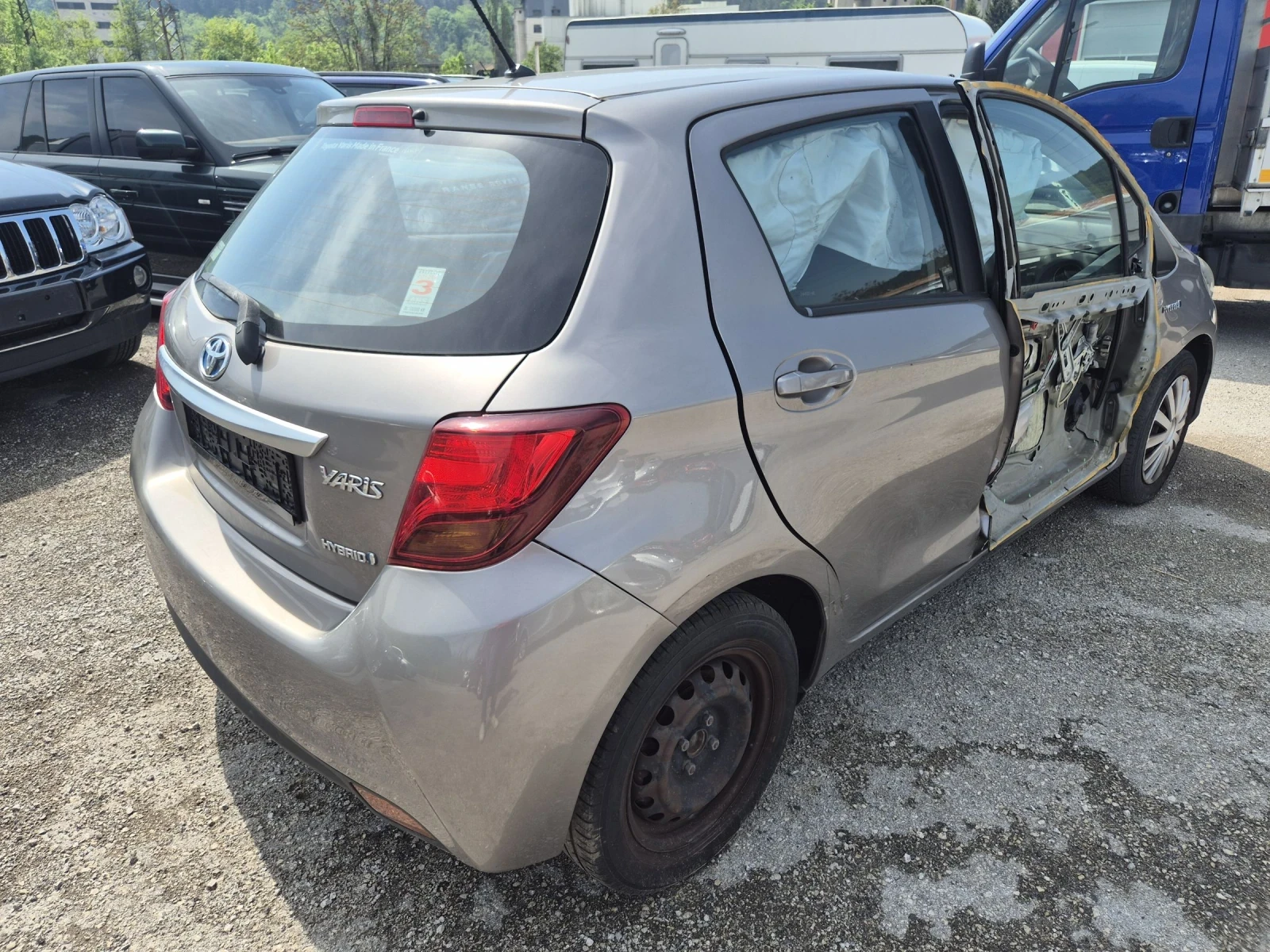 Toyota Yaris 1.5 хибрид, АВТОМАТ, ЕВРО 6 - изображение 4