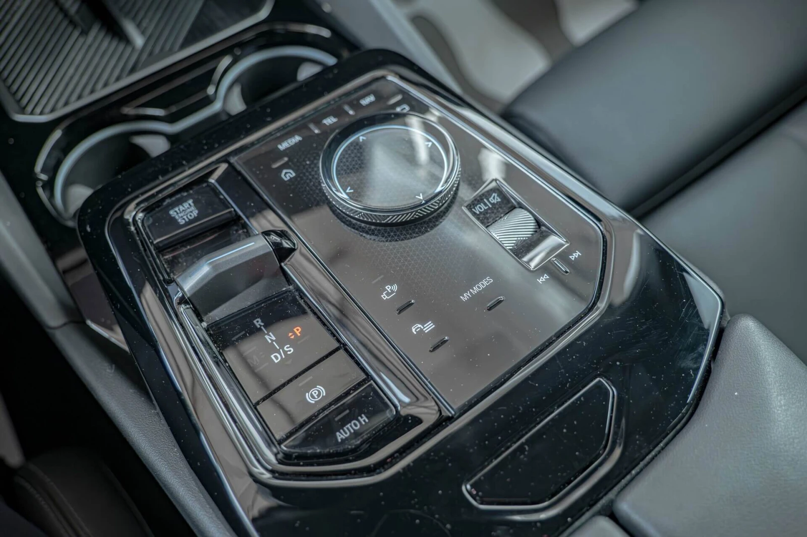 BMW 520 Individual/Подгрев/Ambient/PC-iBrake/Active Guard/, снимка 9 - Автомобили и джипове - 54034194