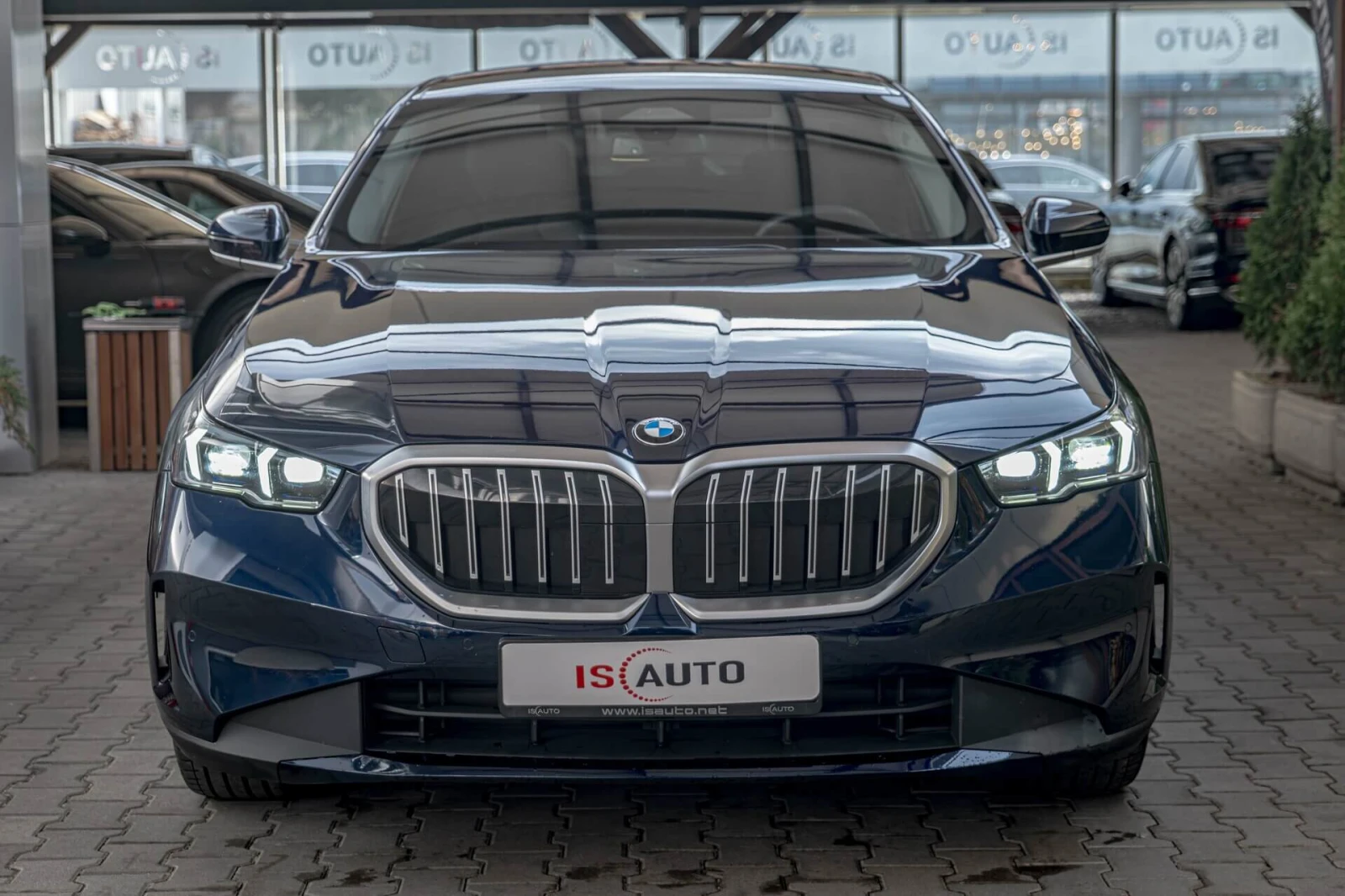 BMW 520 Individual/Подгрев/Ambient/PC-iBrake/Active Guard/ | Auto.bg — изображение 1