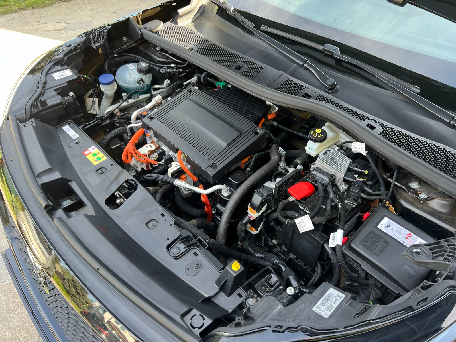 Peugeot 2008 EV TREND, снимка 16 - Автомобили и джипове - 54378811