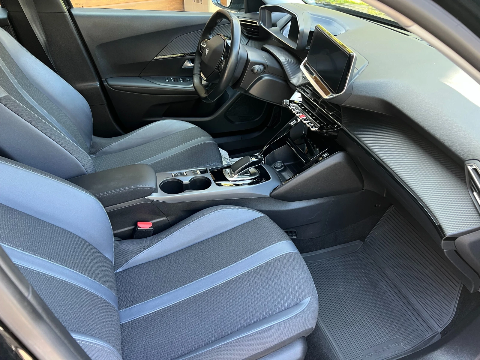 Peugeot 2008 EV TREND, снимка 8 - Автомобили и джипове - 54378811