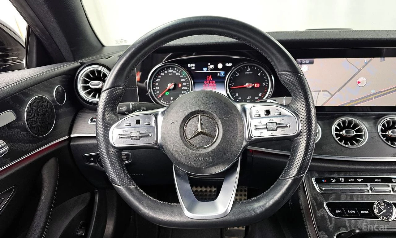 Mercedes-Benz E 220 d* AMG* HEAD-UP* ПОДГРЕВ* КАМЕРА* ПАНОРАМА* КЕЙЛЕС, снимка 11 - Автомобили и джипове - 54599053