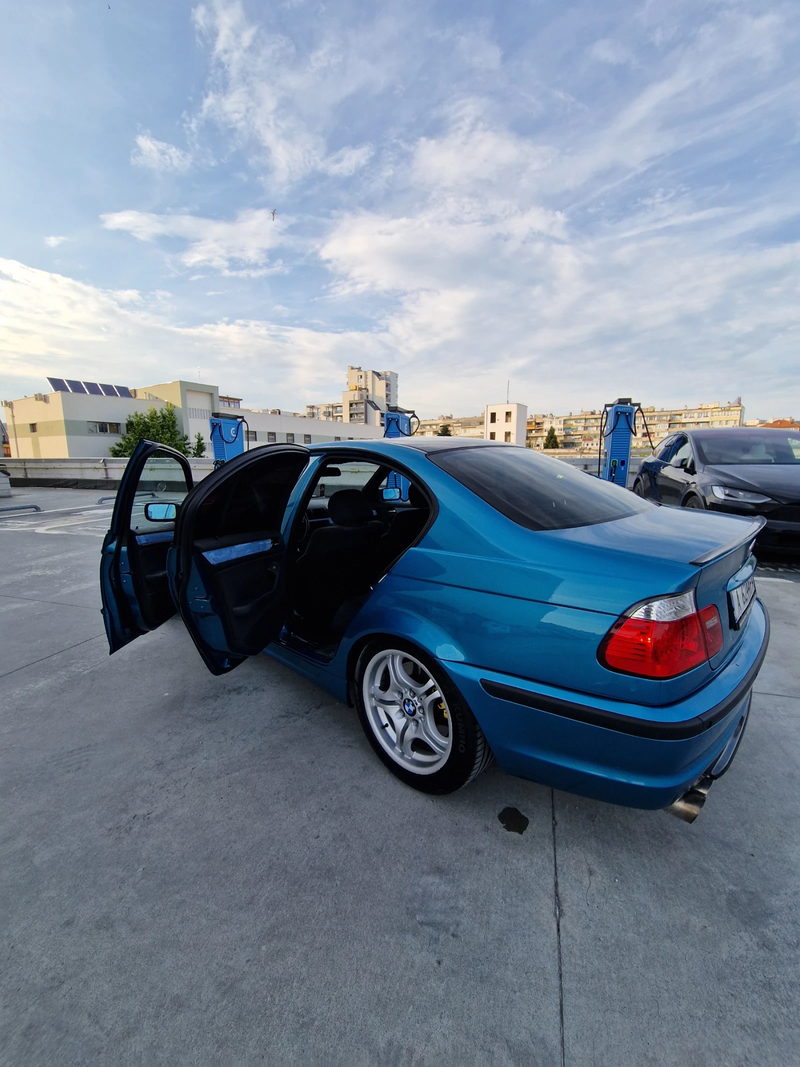 BMW 330 Facelift 204hp, снимка 16 - Автомобили и джипове - 54803981