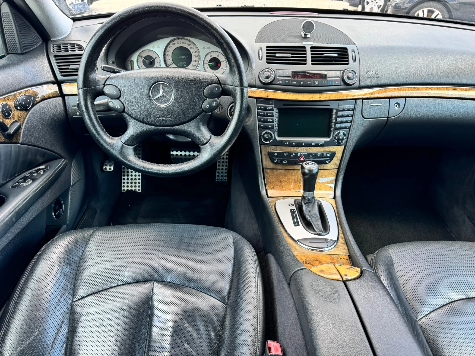 Mercedes-Benz E 320 AVANGARDE, снимка 9 - Автомобили и джипове - 55174835