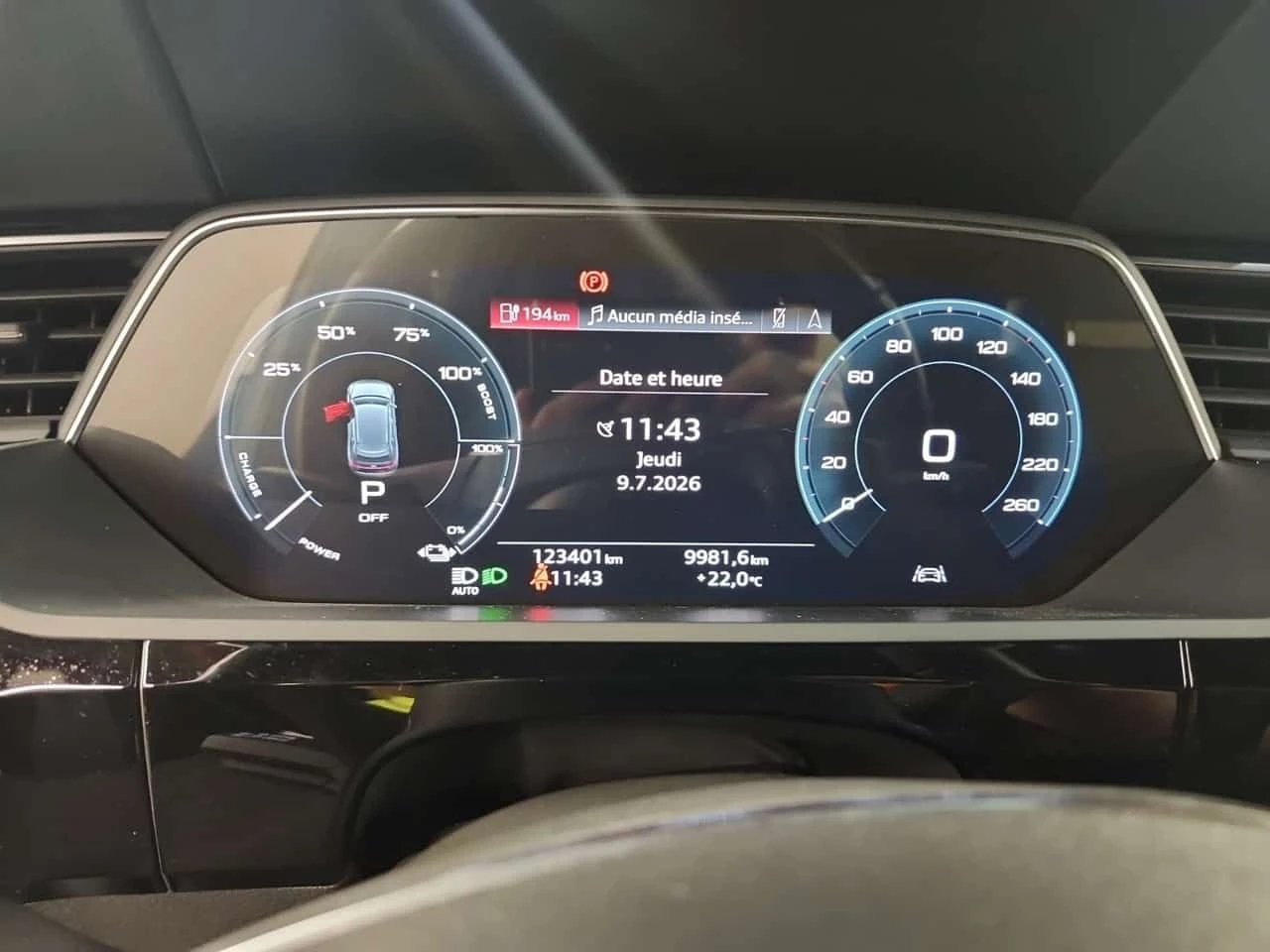 Audi E-Tron * PROGRESSIV * ПОДГРЕВ * ПАНОРАМА * 2 КЛЮЧА, снимка 10 - Автомобили и джипове - 55231534