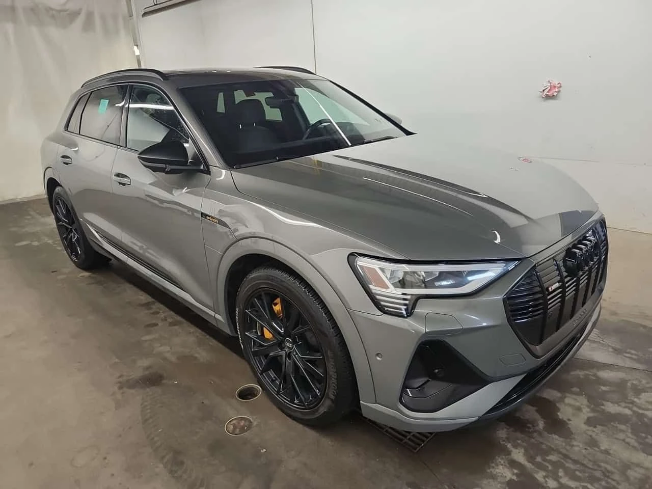 Audi E-Tron * PROGRESSIV * ПОДГРЕВ * ПАНОРАМА * 2 КЛЮЧА, снимка 2 - Автомобили и джипове - 55231534