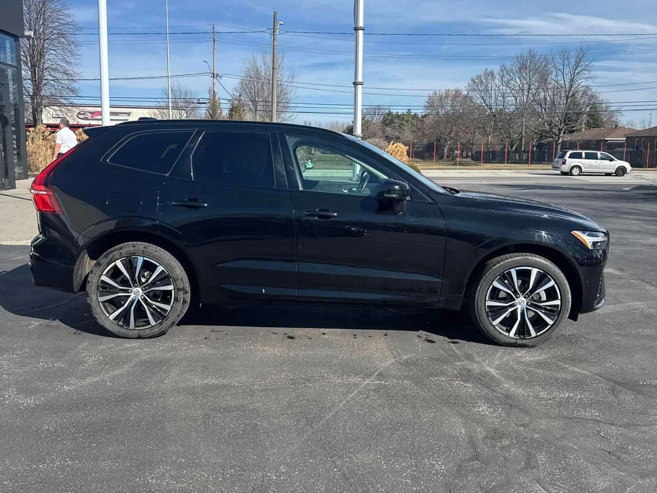 Volvo XC60 * Plus Dark Theme* 2 КЛЮЧА* PANO* KEYLESS* ПОДГРЕВ, снимка 3 - Автомобили и джипове - 54003749