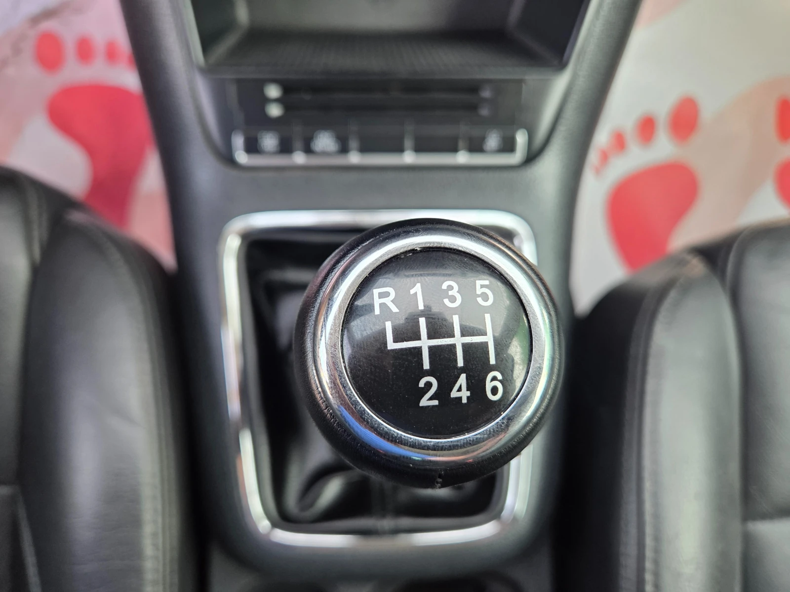 VW Tiguan 2.0 TDI NAVI  сога, снимка 13 - Автомобили и джипове - 54870952