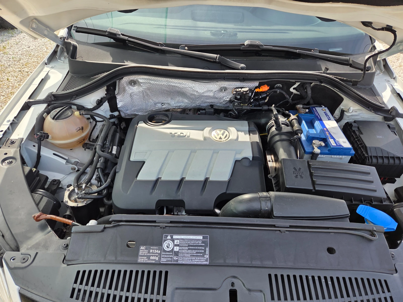 VW Tiguan 2.0 TDI NAVI  сога, снимка 17 - Автомобили и джипове - 54870952