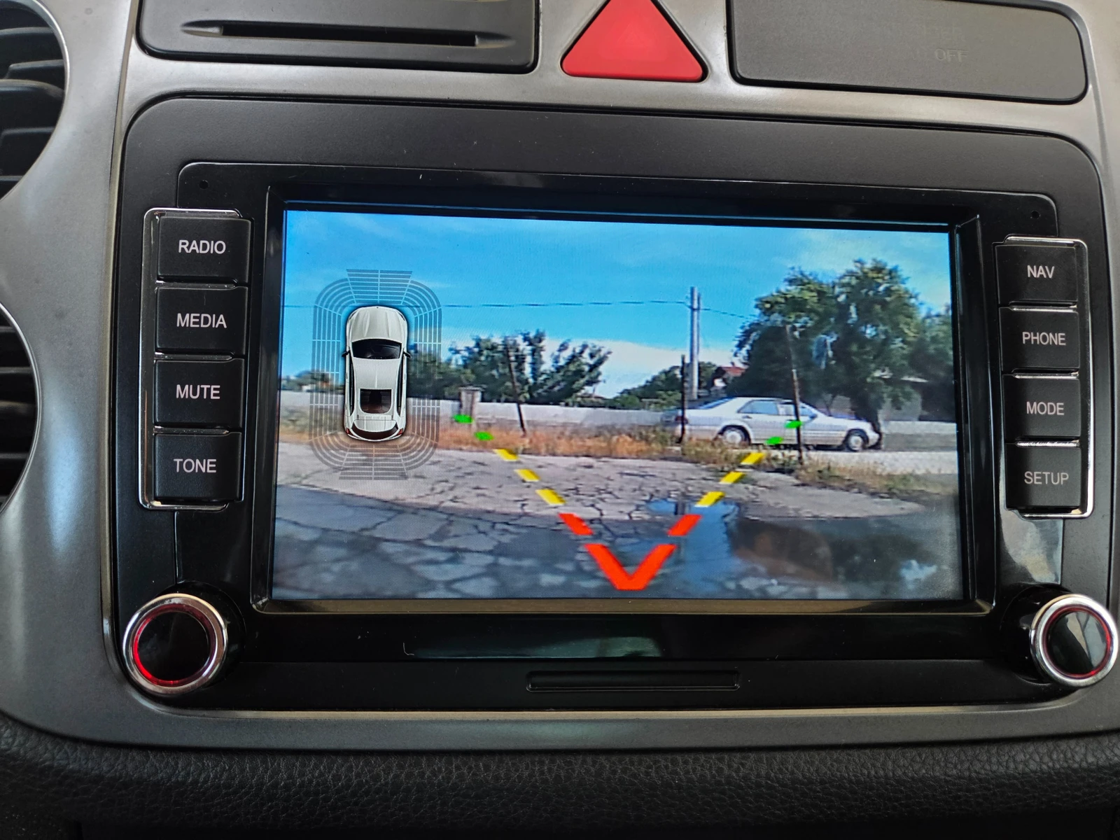 VW Tiguan 2.0 TDI NAVI  сога, снимка 10 - Автомобили и джипове - 54870952