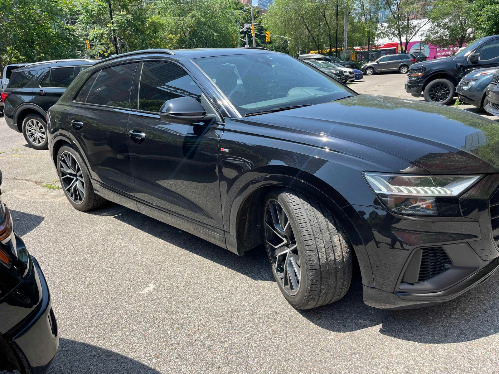 Audi Q8 TECHNIK * ДИСТРОНИК * ПОДГРЕВ * ОБДУХВАН * ПАНО, снимка 4 - Автомобили и джипове - 55254477