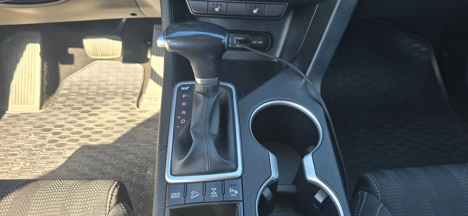 Kia Sportage 2.0crdi, снимка 10 - Автомобили и джипове - 55805657