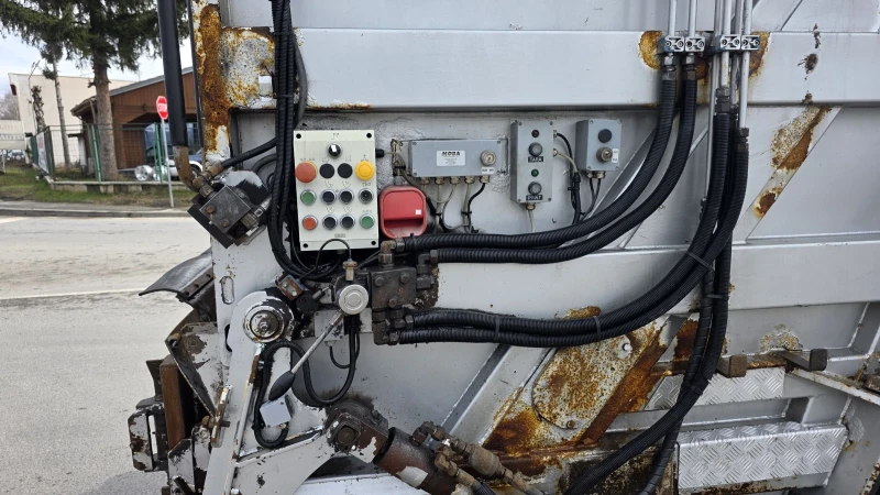 Man Tgs 28 360 EURO 5 EEV 6X2 Сметосъбирач, снимка 11 - Камиони - 53381750