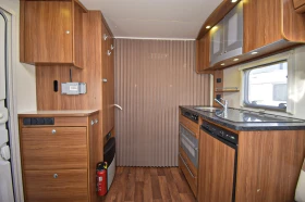 Каравана Dethleffs Nomad 460, снимка 9