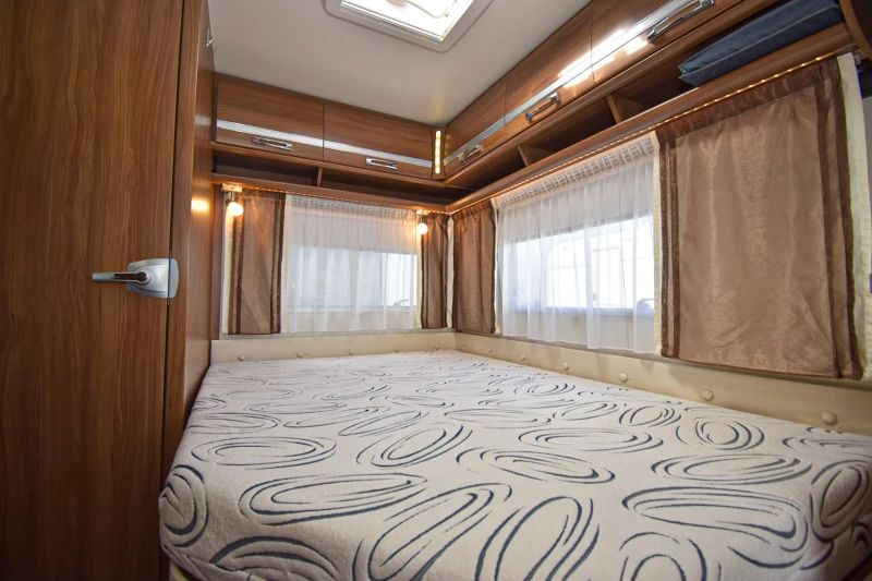 Каравана Dethleffs Nomad 460, снимка 12 - Каравани и кемпери - 53407514