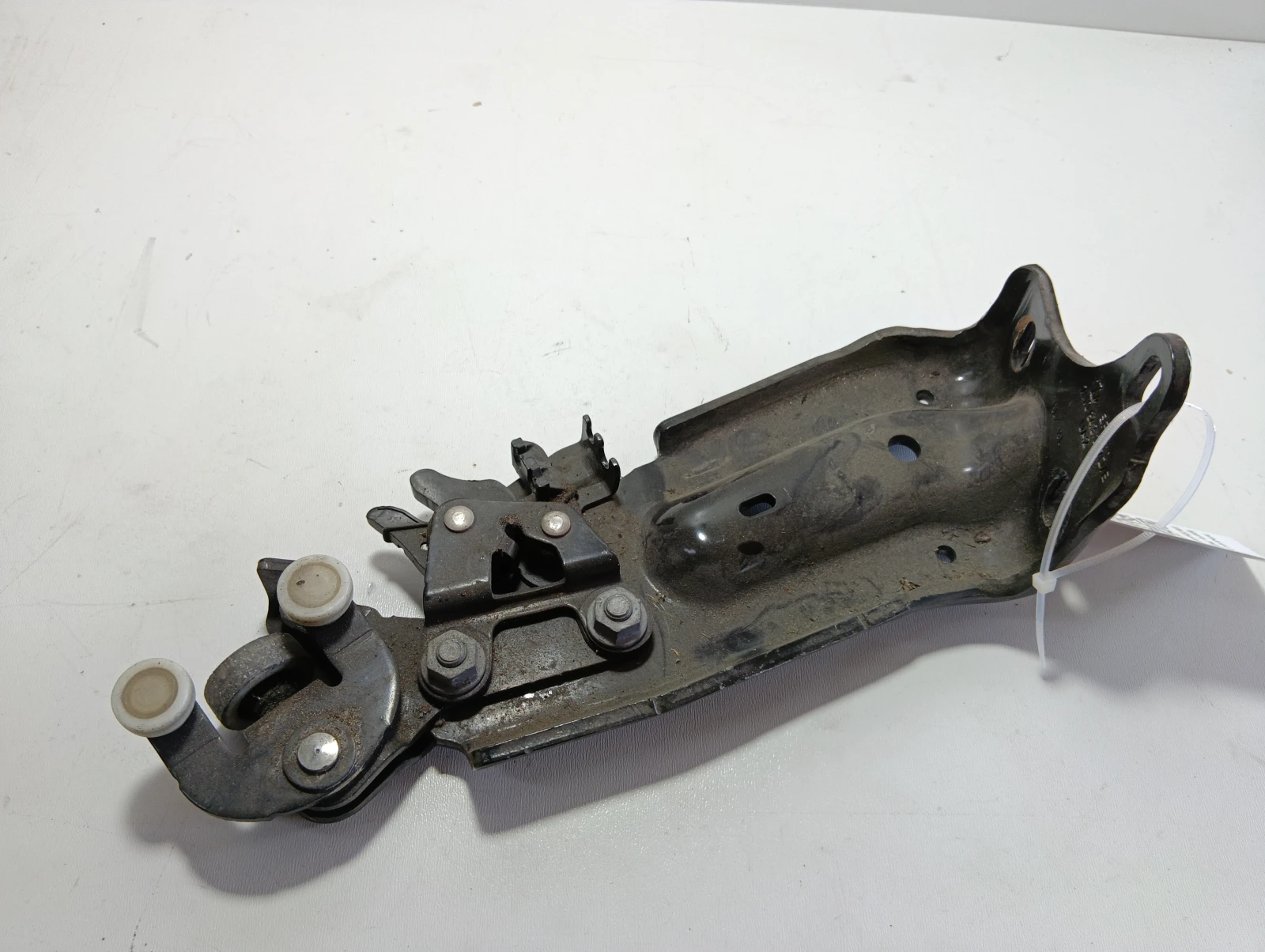 плъзгач ролка задна лява врата 7N0843397D 7N0843397E VW Sharan