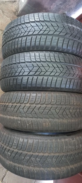 Гуми Зимни 225/40R19, снимка 2 - Гуми и джанти - 46406231