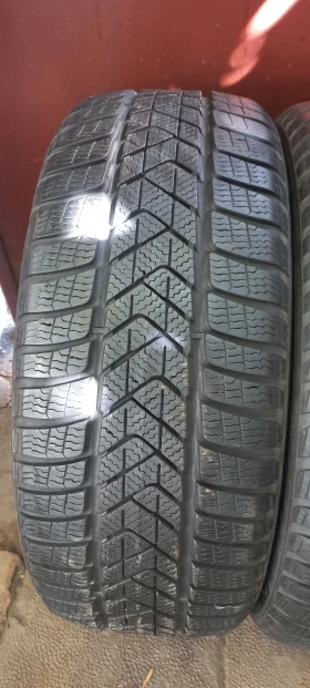 Гуми Зимни 225/40R19, снимка 8 - Гуми и джанти - 46406231