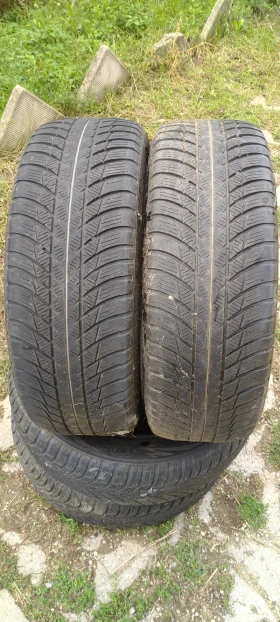 Гуми Зимни 205/60R16, снимка 1 - Гуми и джанти - 47297902