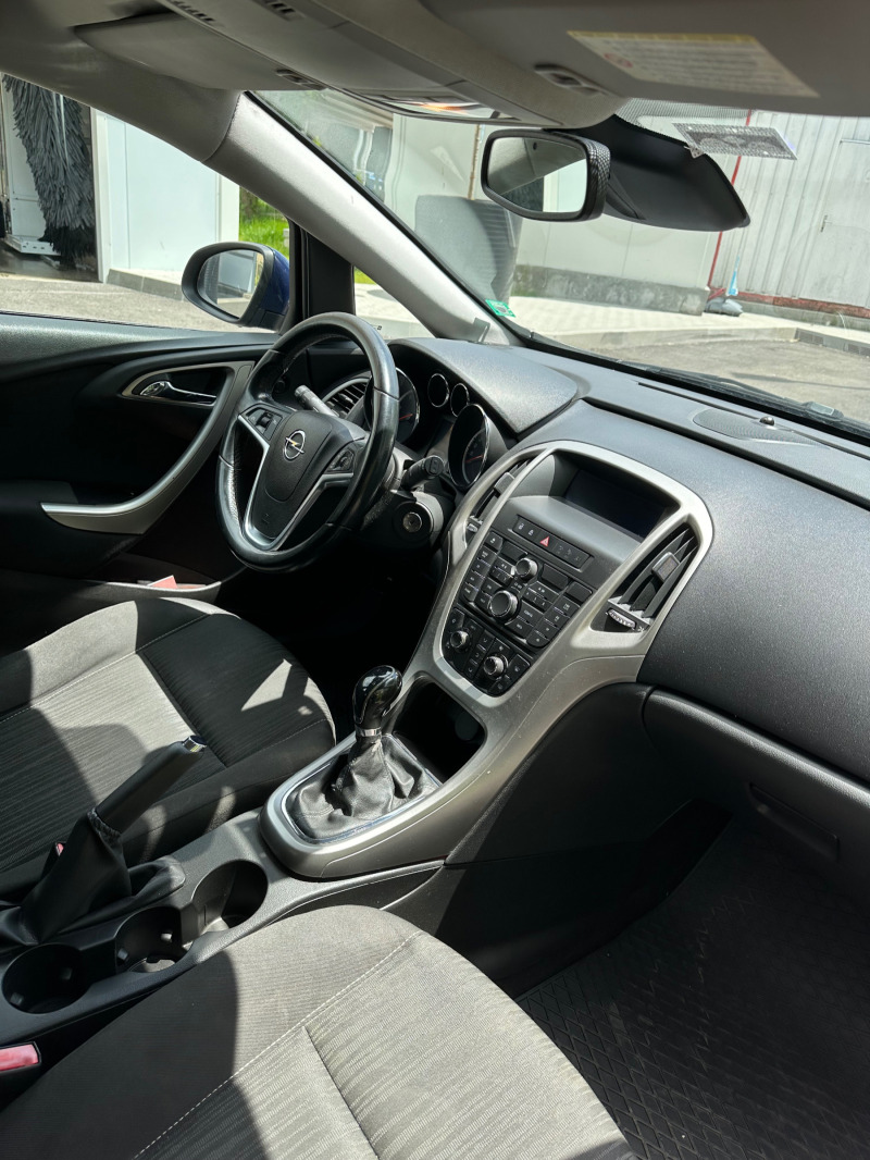 Opel Astra 1.7 cdti 110c.c., снимка 8 - Автомобили и джипове - 45696318
