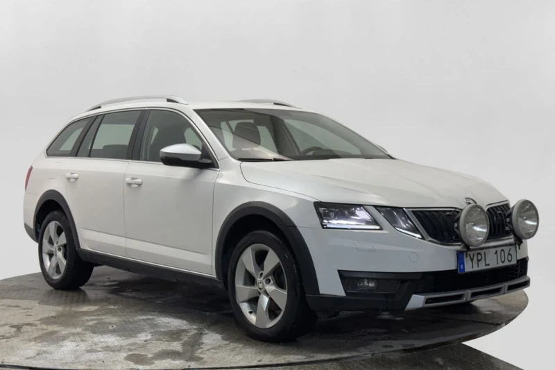 Skoda Octavia Scout 2.0 TDI 4x4, снимка 9 - Автомобили и джипове - 48434220